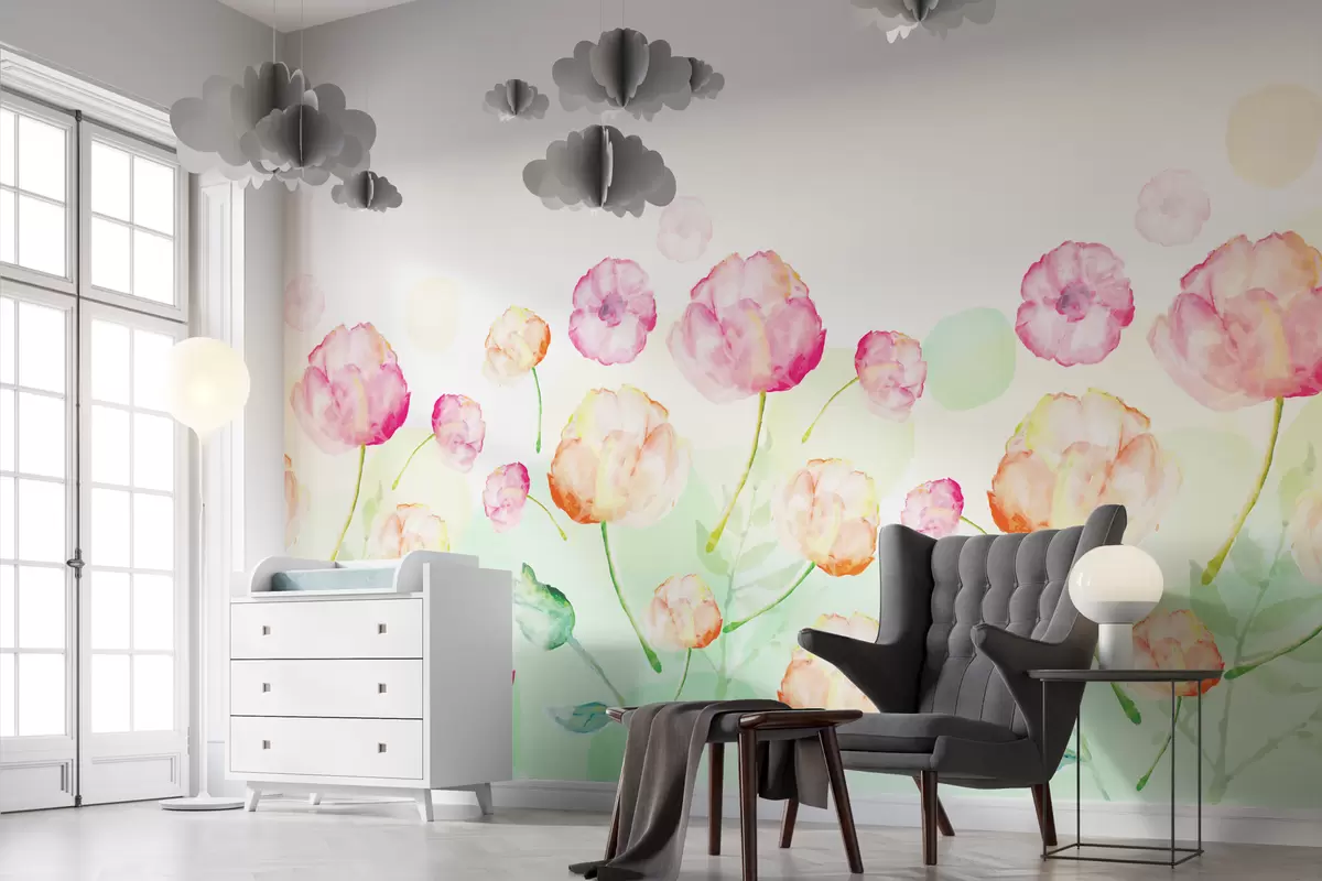Valokuvatapetti punaoransseja ja vaaleanpunaisia tulppaanit akvarellitekniikalla valkoisella taustalla vihreillä tahroilla w01028