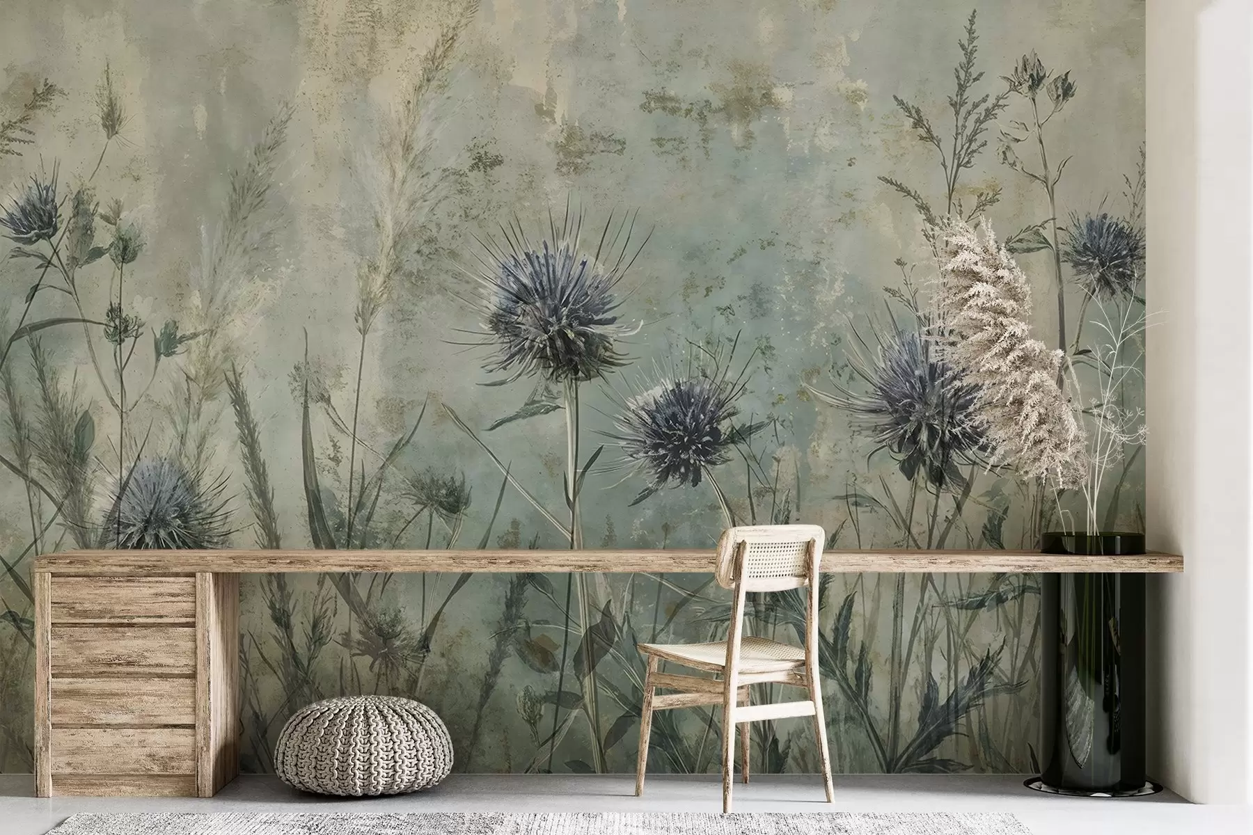 Valokuvatapetti Kenttä violetti ohdakkeen kukkia, joissa on hämärtynyt kukkia ja lehtiä vintage tekstuuritaustalla w08463