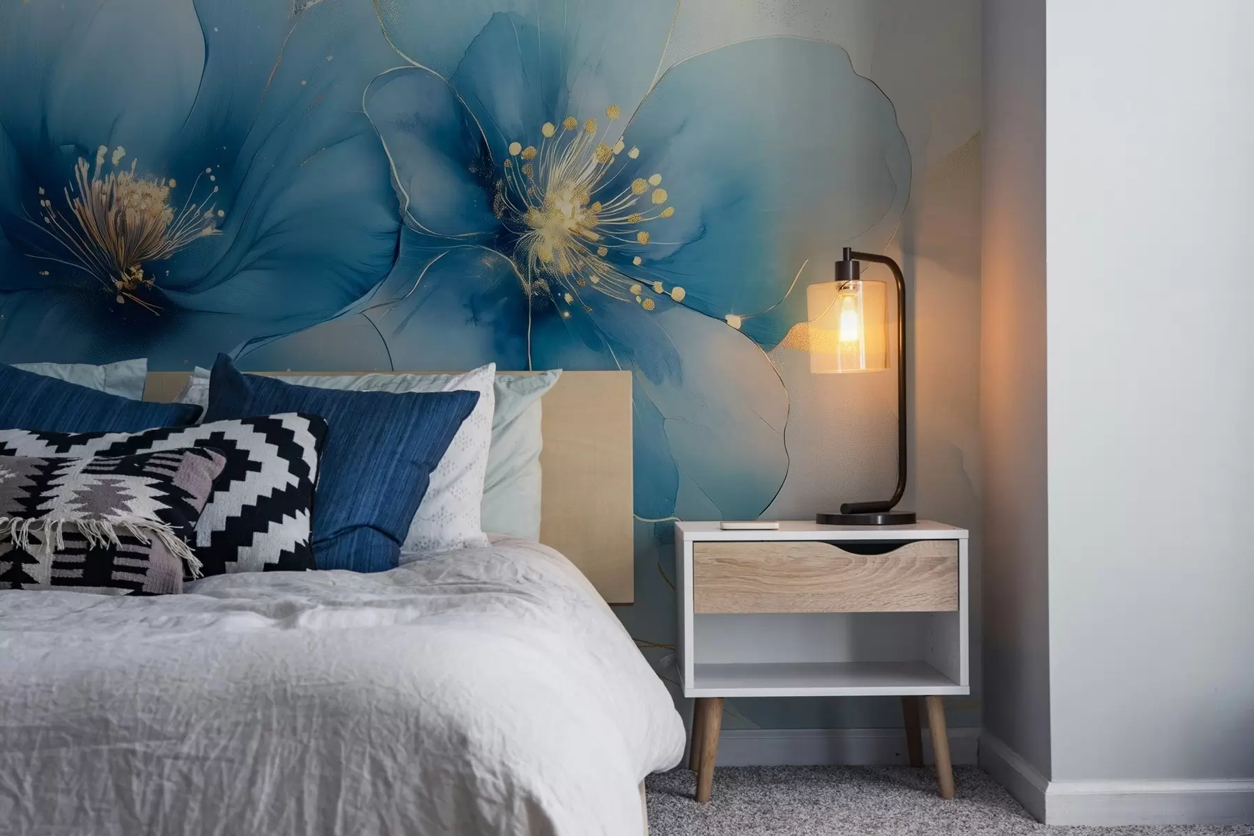 Valokuvatapetti Unenomainen kukka-maalaus, jossa on suuria, herkkiä sinisiä kukkia w02769