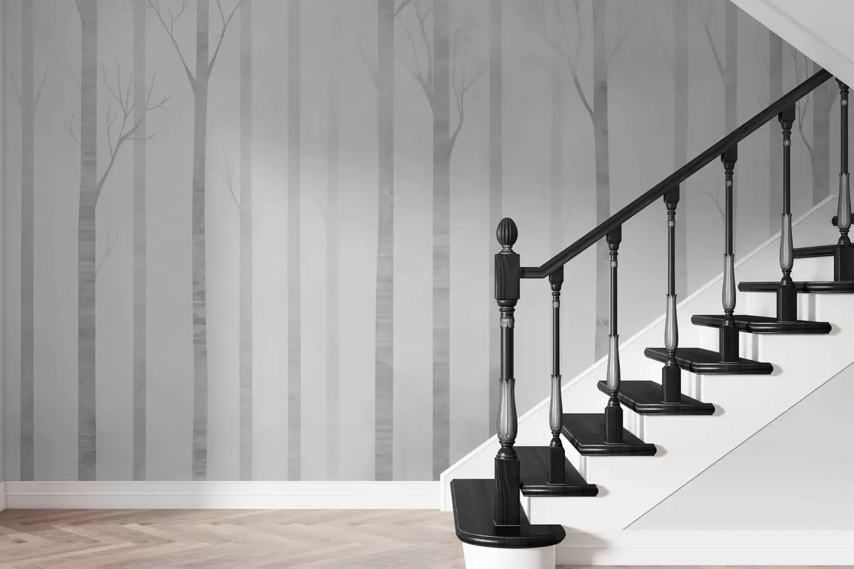 Valokuvatapetti Puiden rungot sumussa harmaasävyinä w03386