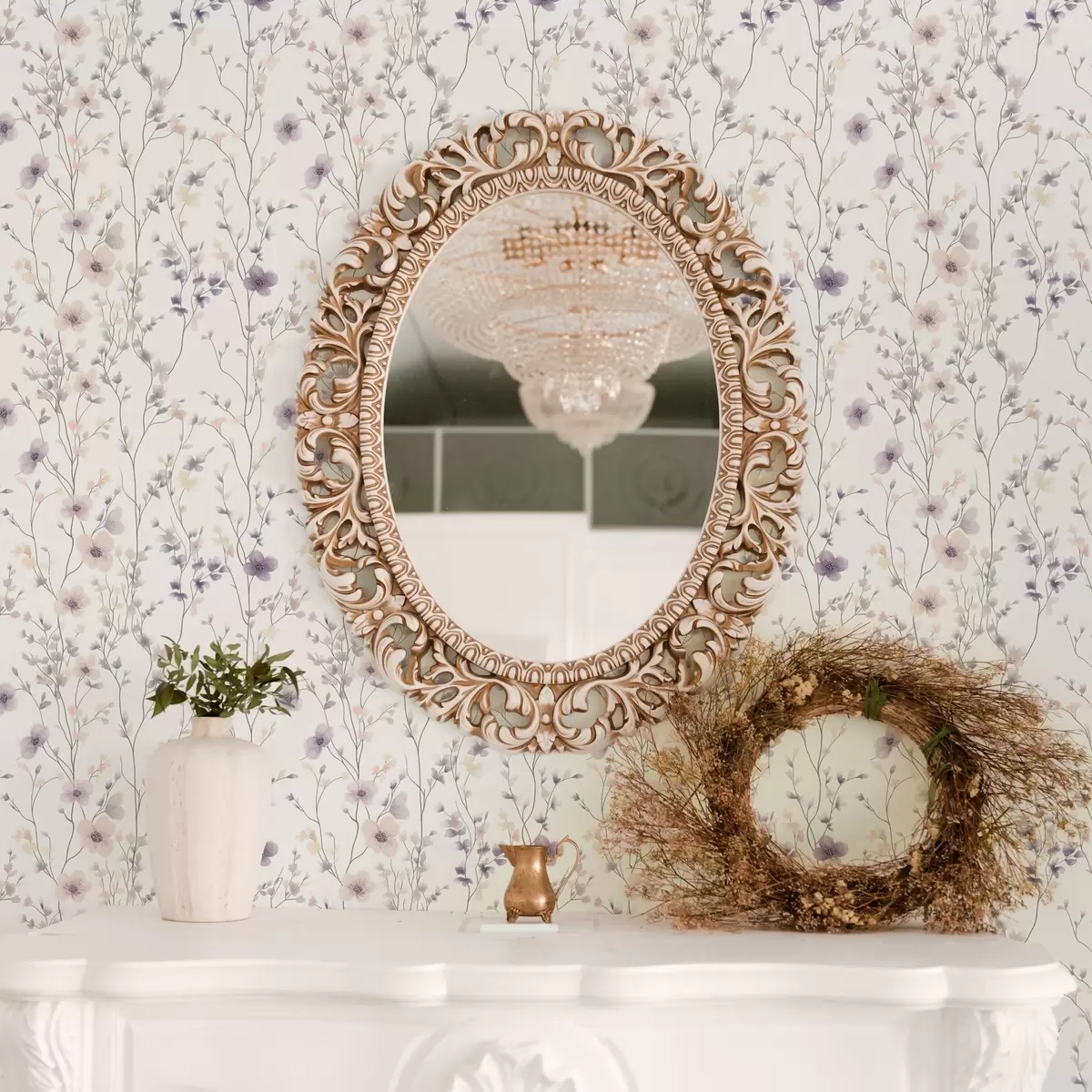 Taustakuva Pieniä luonnonkukkia, joilla on ohuet varret vaalealla taustalla a00003