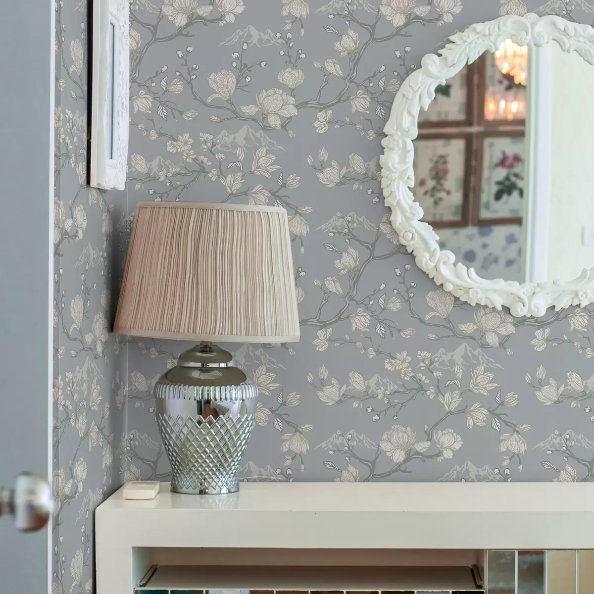 Taustakuva Valkoisia kukkia oksilla ja vuorilla sinisellä taustalla a00021