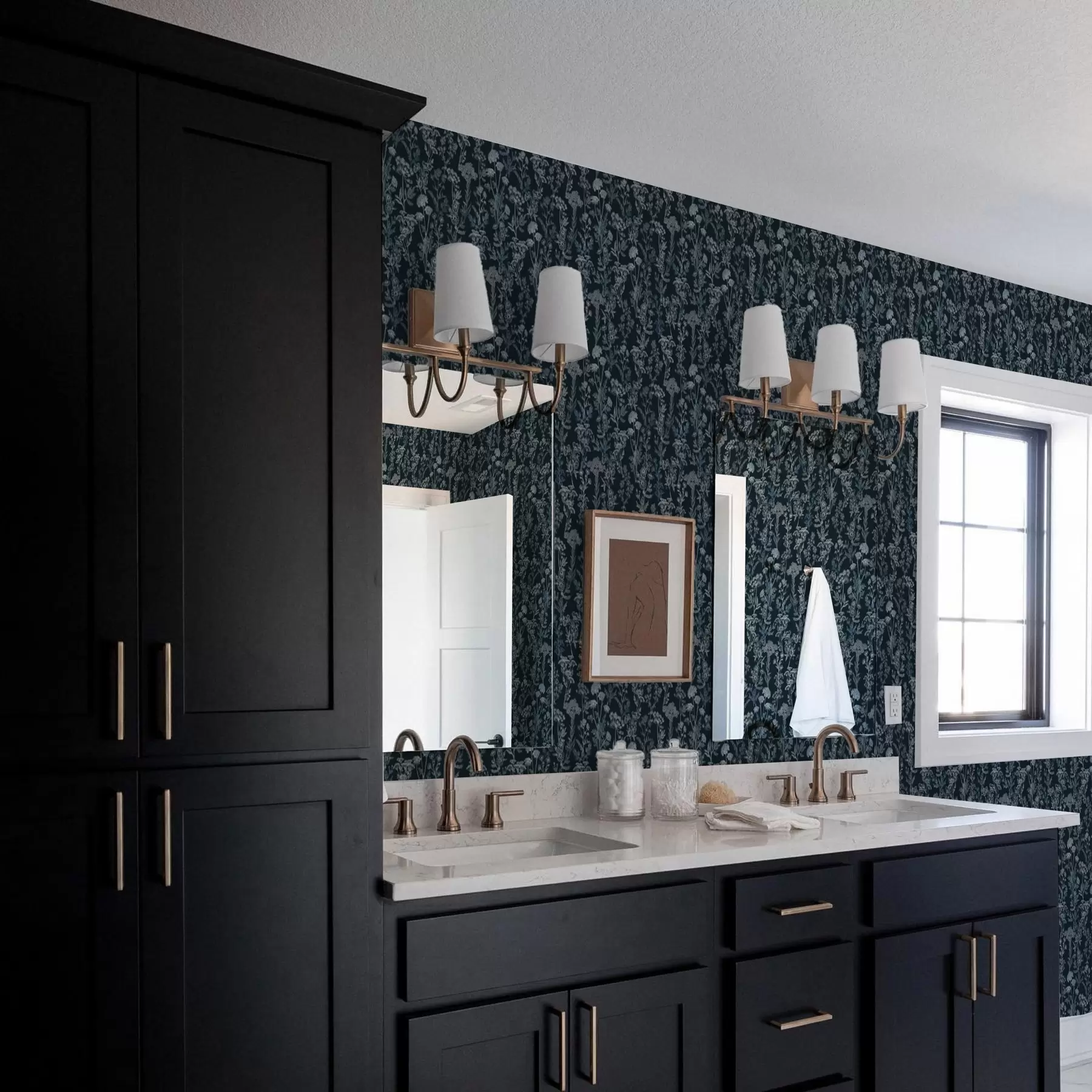 Valokuvatapetti Valkoisia ja sinisiä kasveja tummalla taustalla a00029