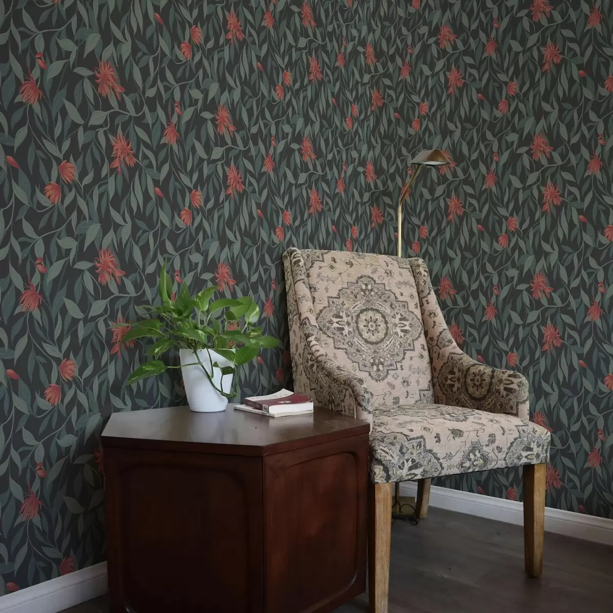 Taustakuva Roikkuvat oksat punaisine kukkineen a00052v1