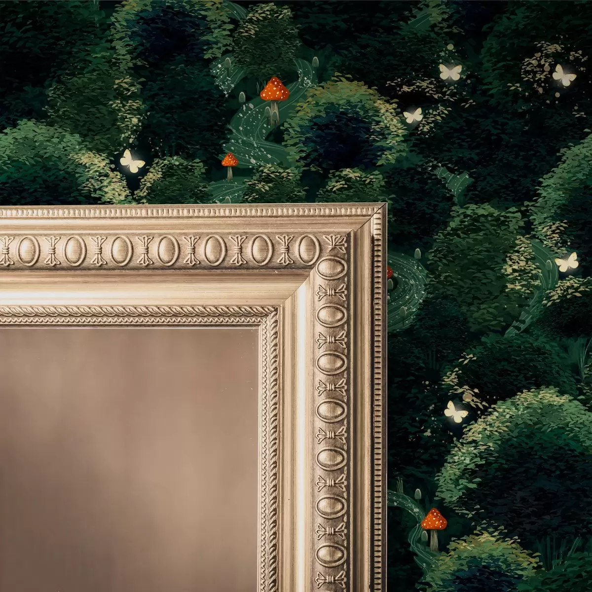 Taustakuva Reheviä puiden latvuksia ja värikkäitä sieniä a00087