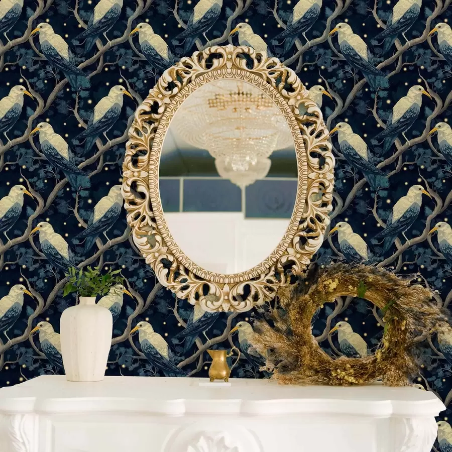 Valokuvatapetti Valkoisia lintuja oksilla kiiltävien tulikärpästen keskellä yöllisessä metsässä a00109