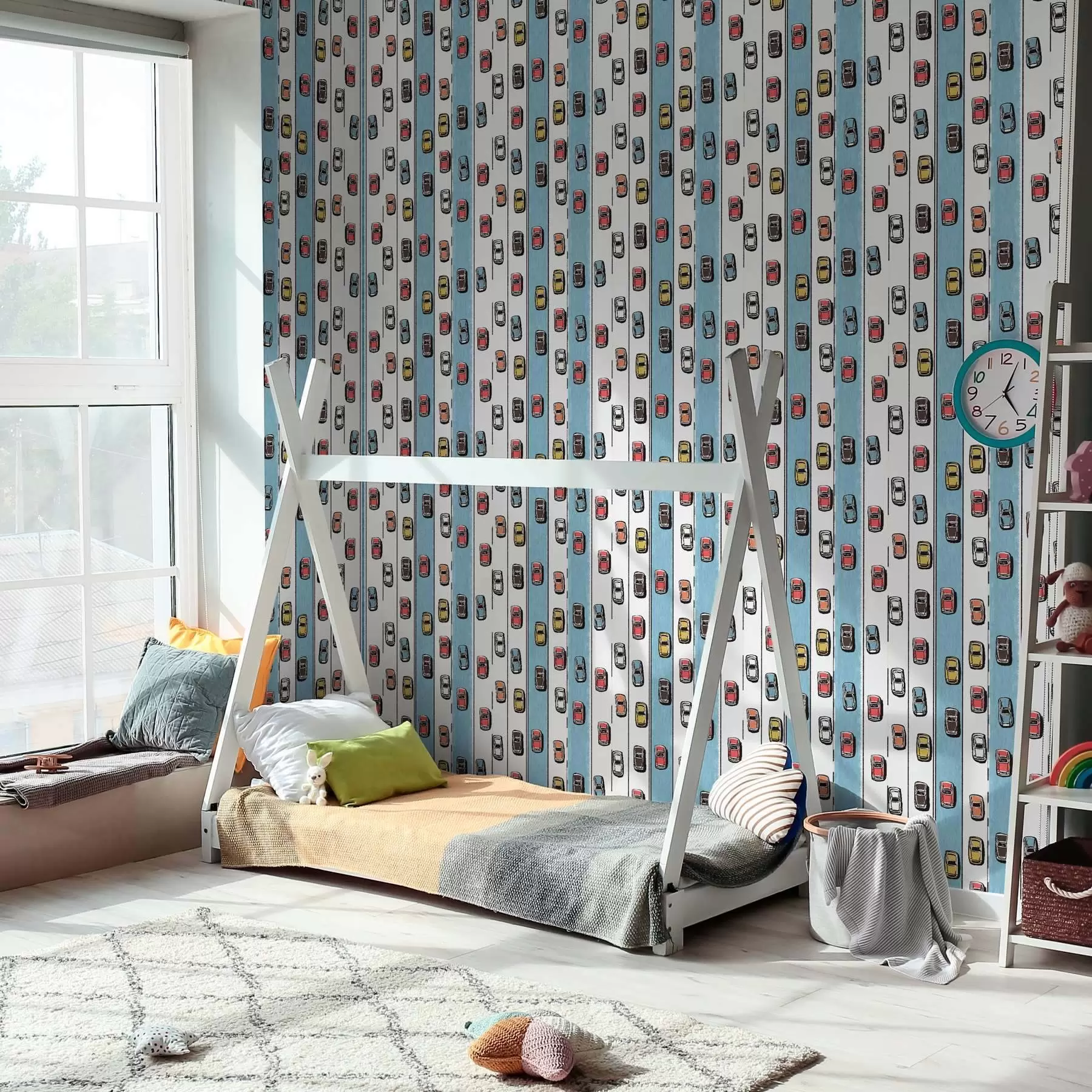 Valokuvatapetti Retroauto valkoisella ja sinisellä tiellä 60-luvun tyyliin a00118v2