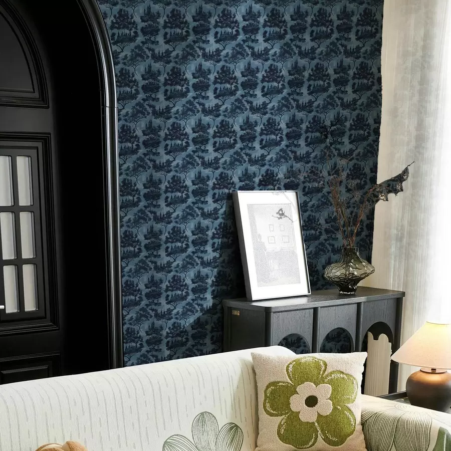 Valokuvatapetti Goottilaisia linnoja yömetsän puiden keskellä a00130v1