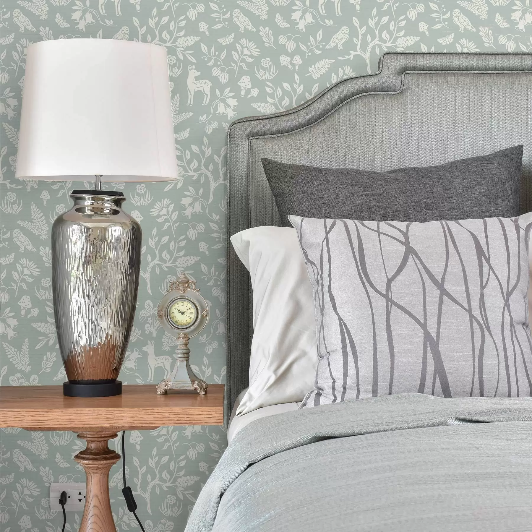 Valokuvatapetti Skandinaavisia eläimiä ja kasveja minttutaustalla a00149