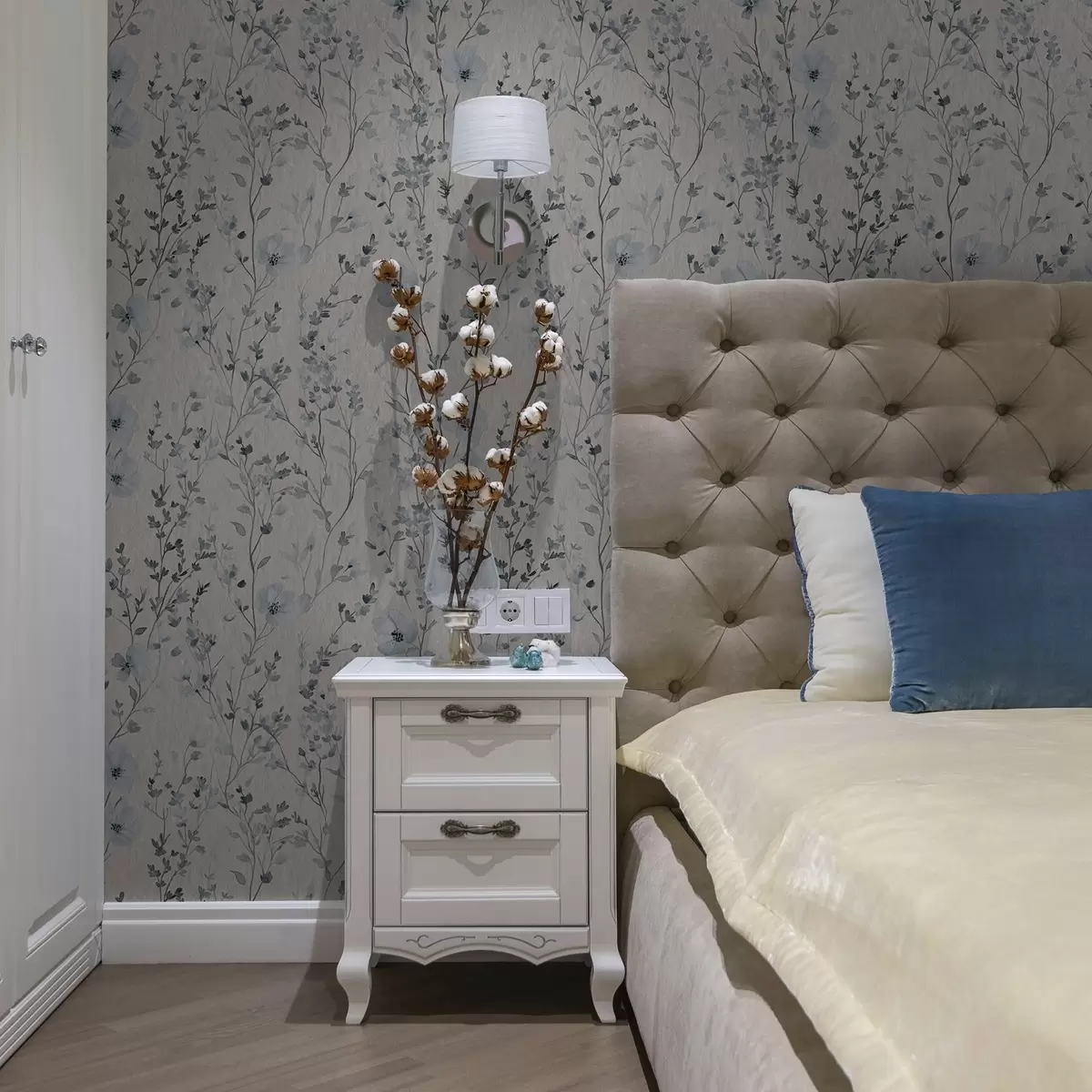 Taustakuva Sininen ja harmaa akvarelli floristiikka neutraalilla taustalla a00198