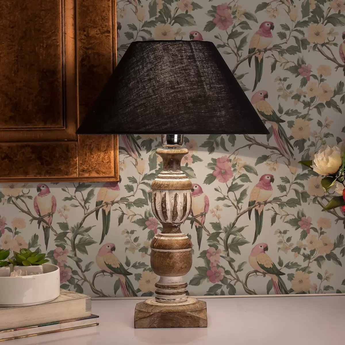 Taustakuva Trooppisia lintuja kukkivilla oksilla pastelliväreissä a00199