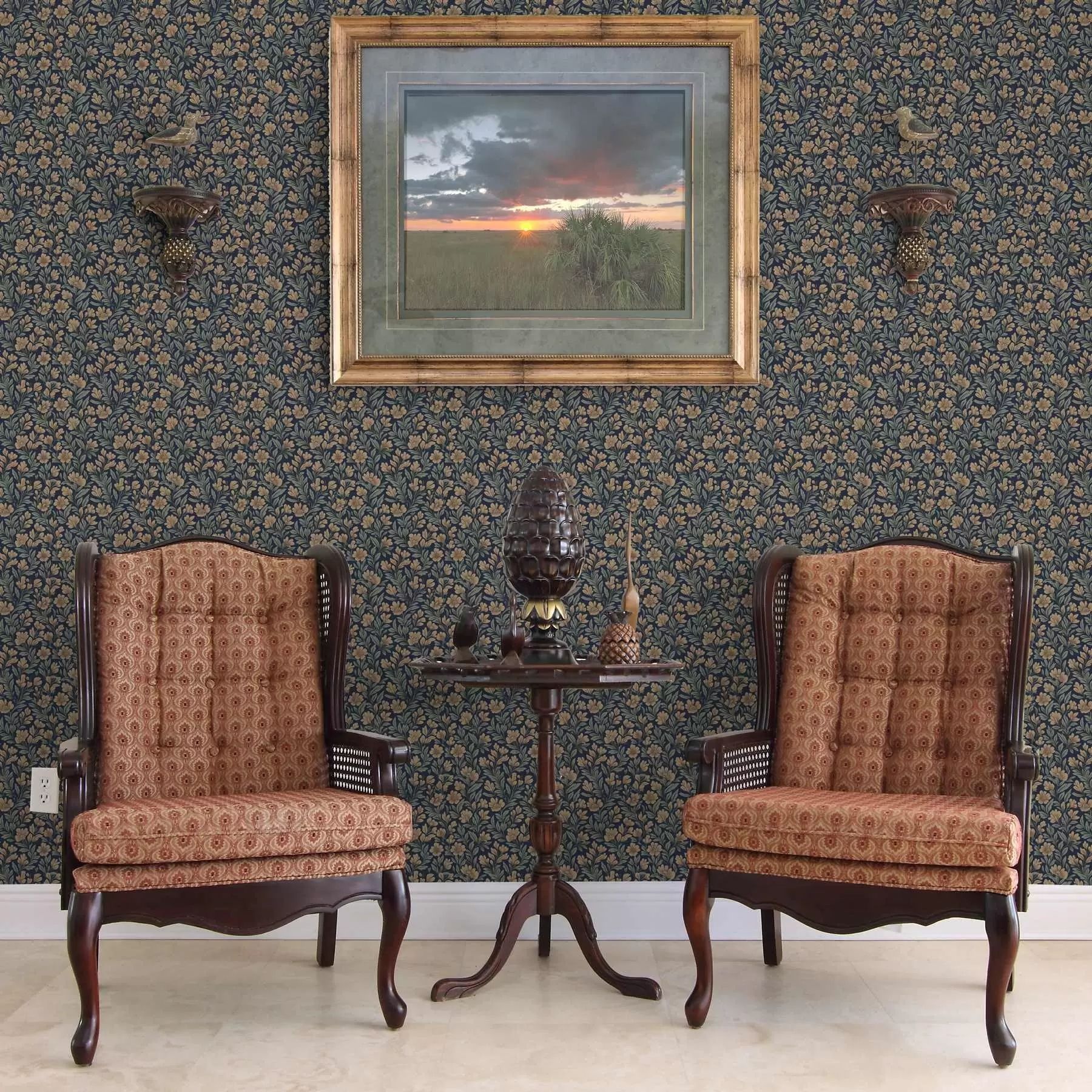 Valokuvatapetti Oranssit kukat tummansinisellä taustalla vintage-tyyliin a00200