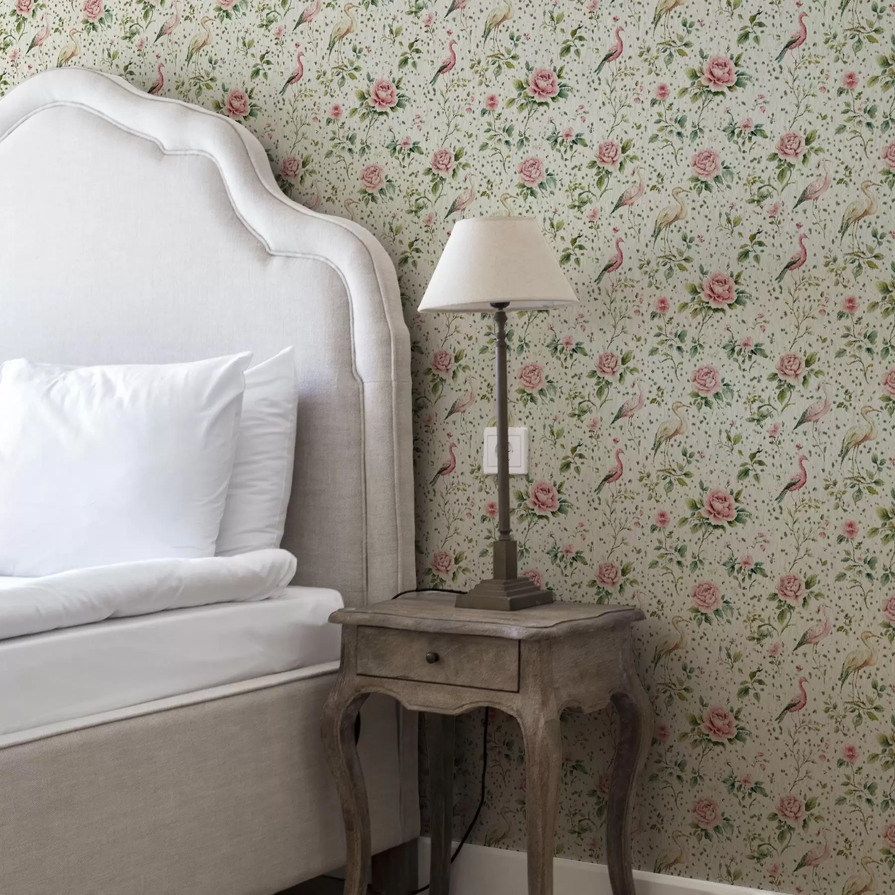 Valokuvatapetti Pastelli vaaleanpunaisia ruusuja ja lintuja shabby chic tyyliin a00201