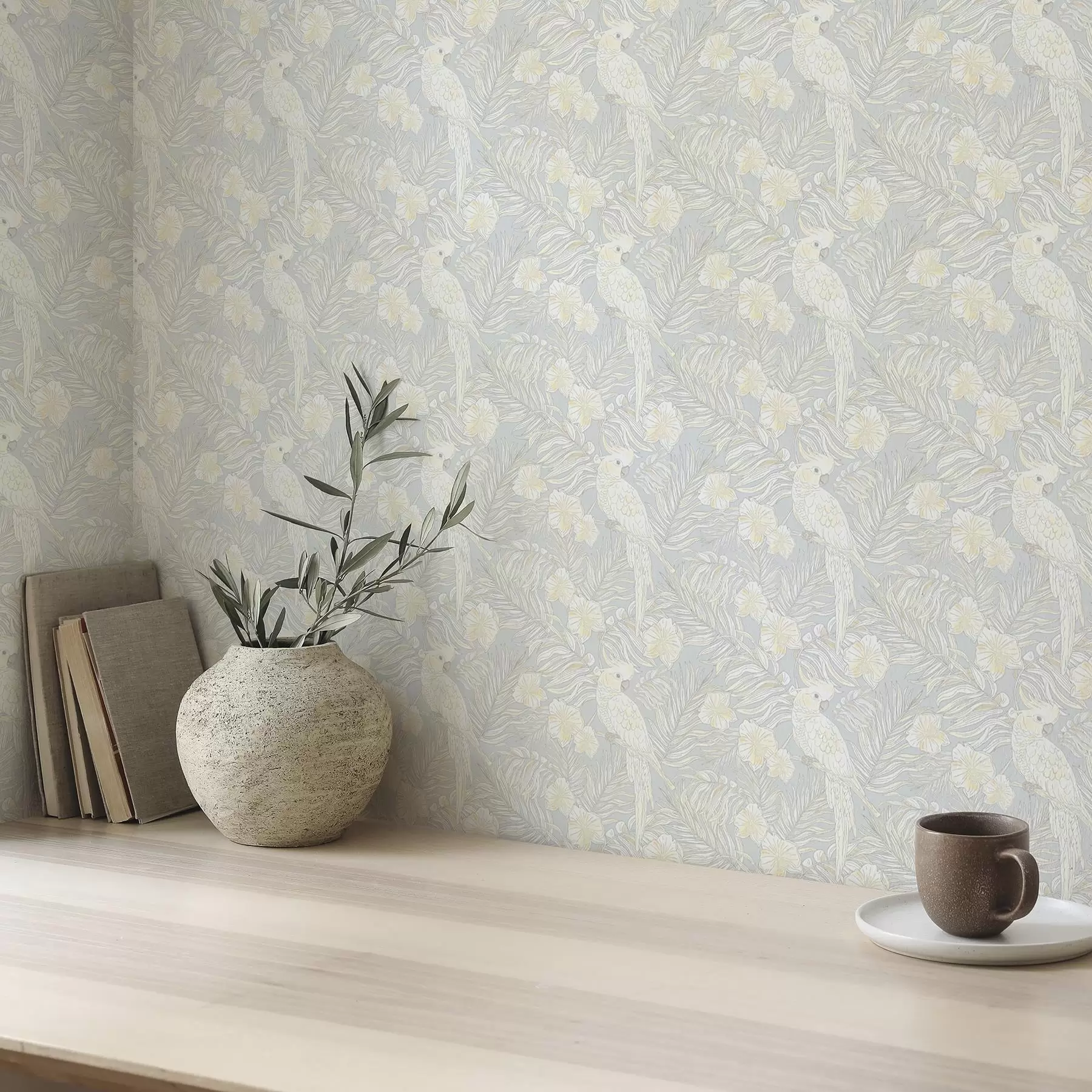 Valokuvatapetti Kevyt trooppinen painatus, jossa on kakaduja ja kukkia sinisellä pohjalla a00203