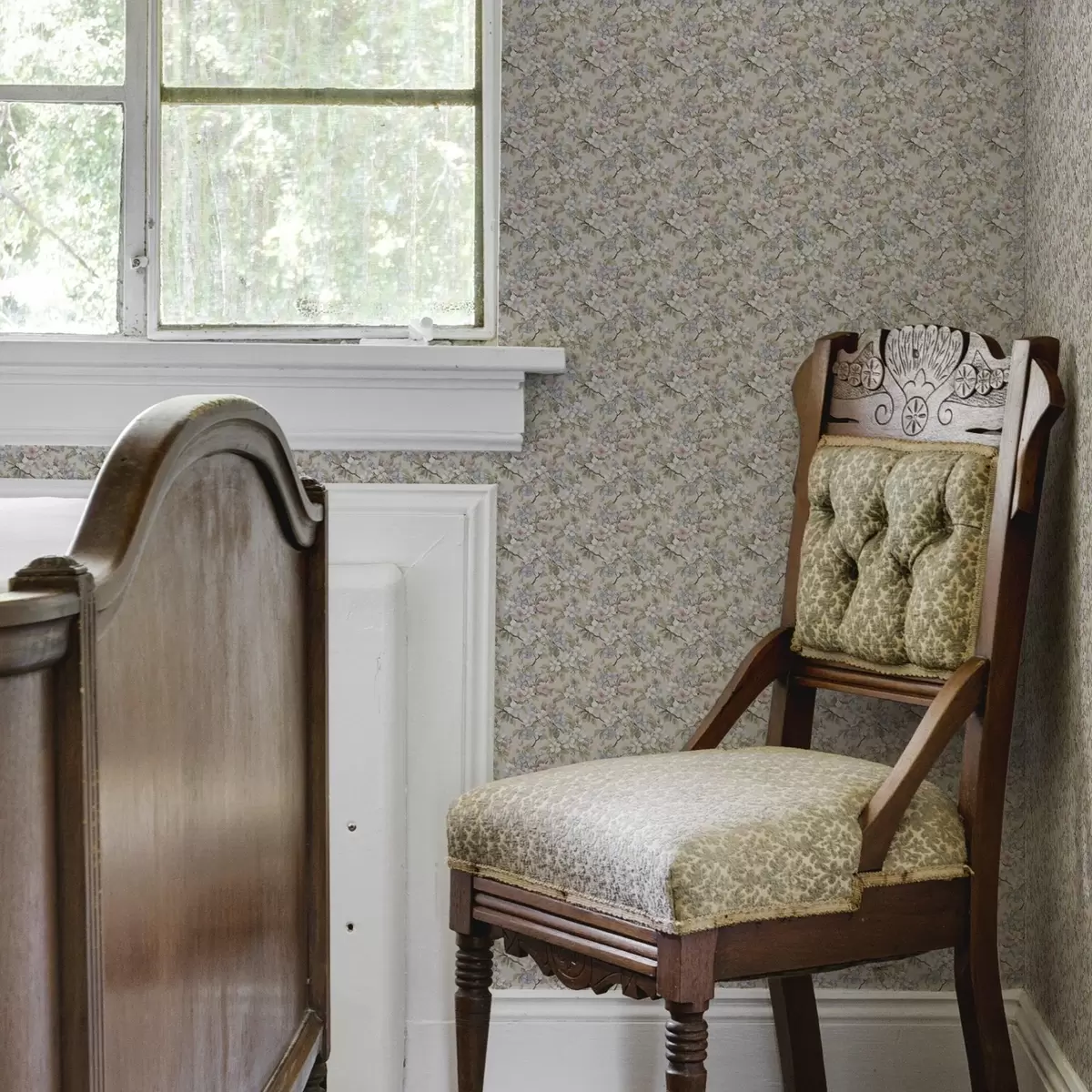 Taustakuva Diagonaalinen kukkakimppu, jossa on kevätkukkia herkissä sävyissä a00204