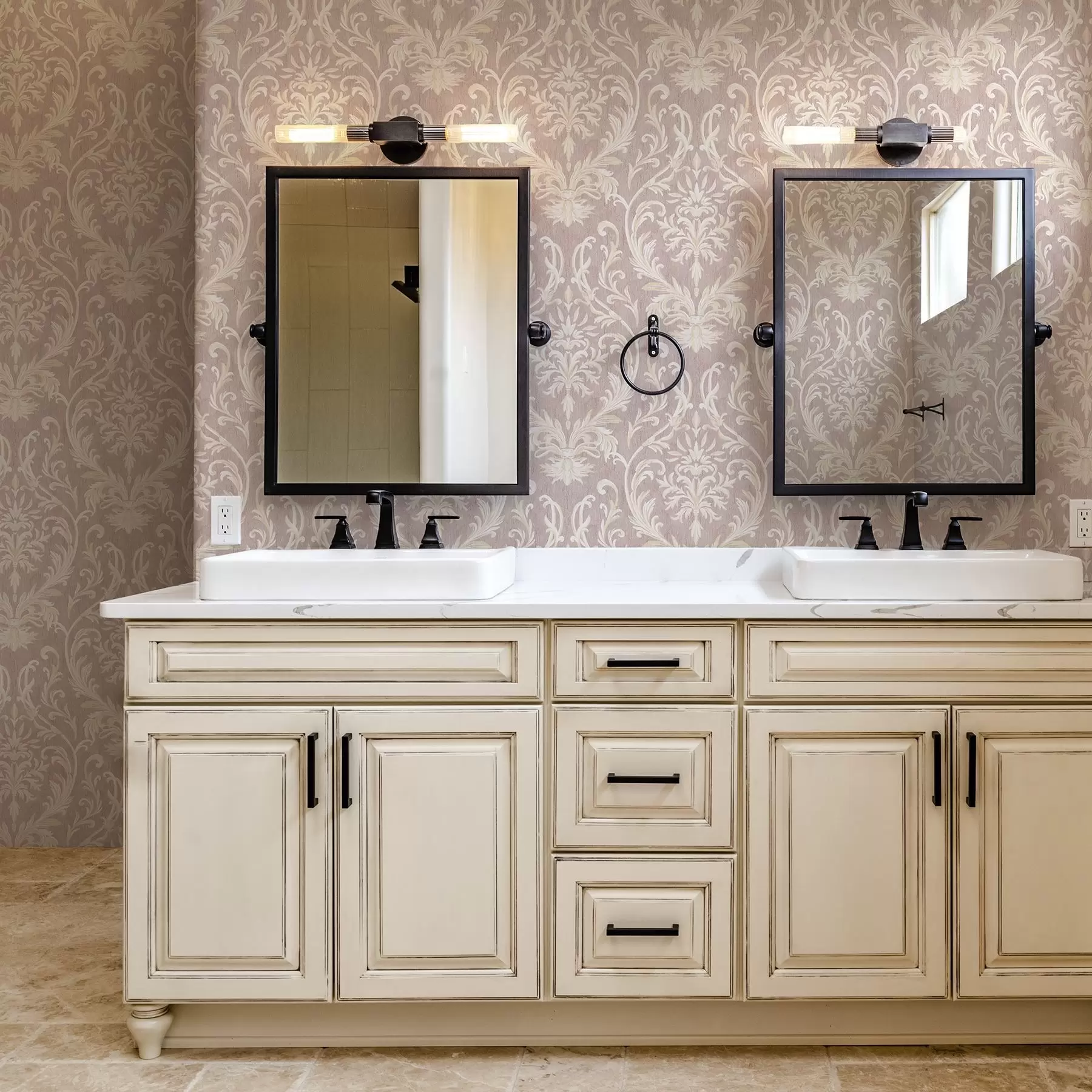 Valokuvatapetti Klassinen damasti vaaleanpunaisella pohjalla, barokkikuviointi a00227