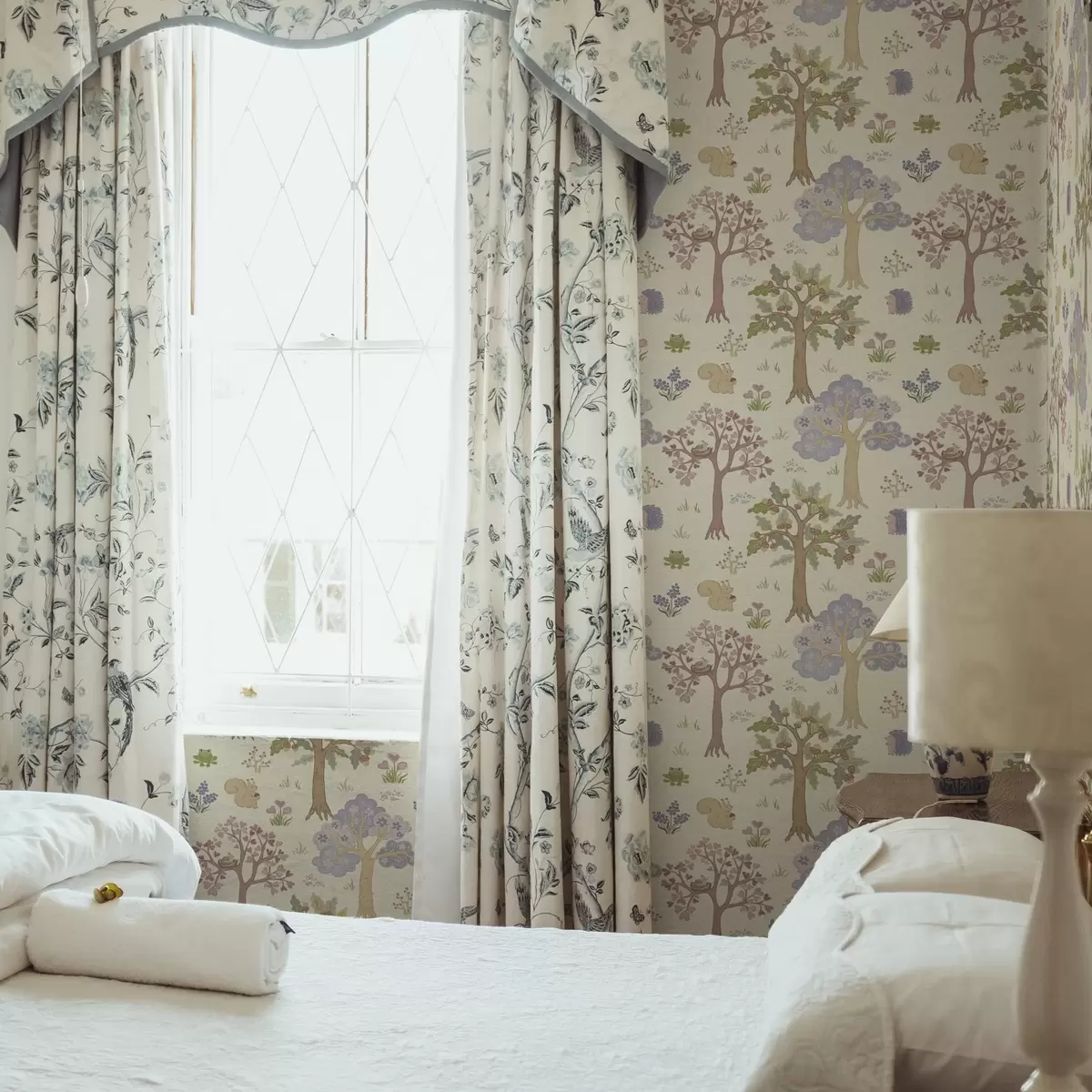 Taustakuva Keijumetsä eläinten kanssa lasten tyylillä a00264