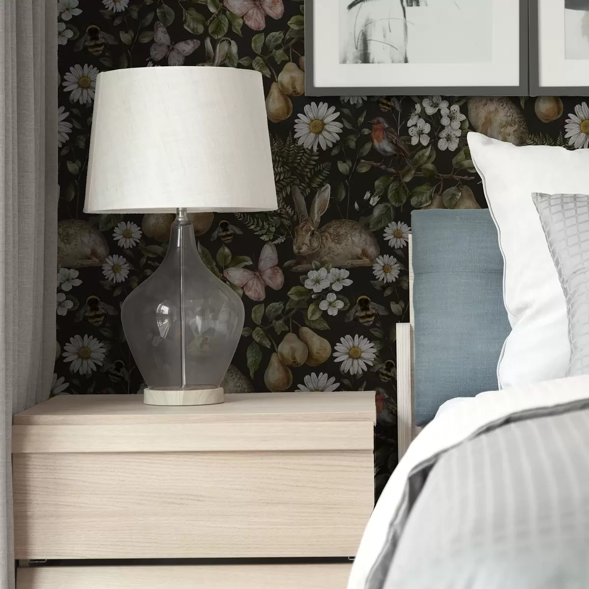 Taustakuva Realistisia kaneja, päärynöitä, kukkia ja hyönteisiä tummalla taustalla a00401