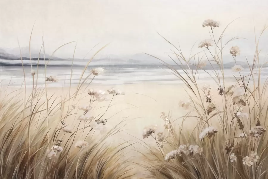 Valokuvatapetti Etualalla vehnäpelto, jossa on valkoisia kukkia, taustalla ranta ja meri, neutraalit pastellivärit, hillityt värit w09298