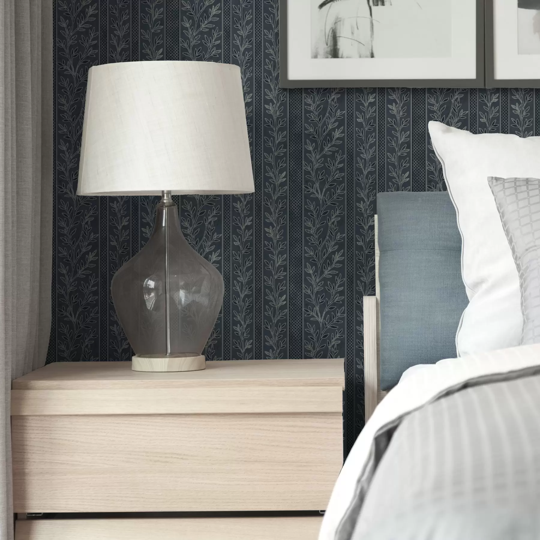 Valokuvatapetti Raidallinen kuvio, jossa oksia sinisellä pohjalla a00425