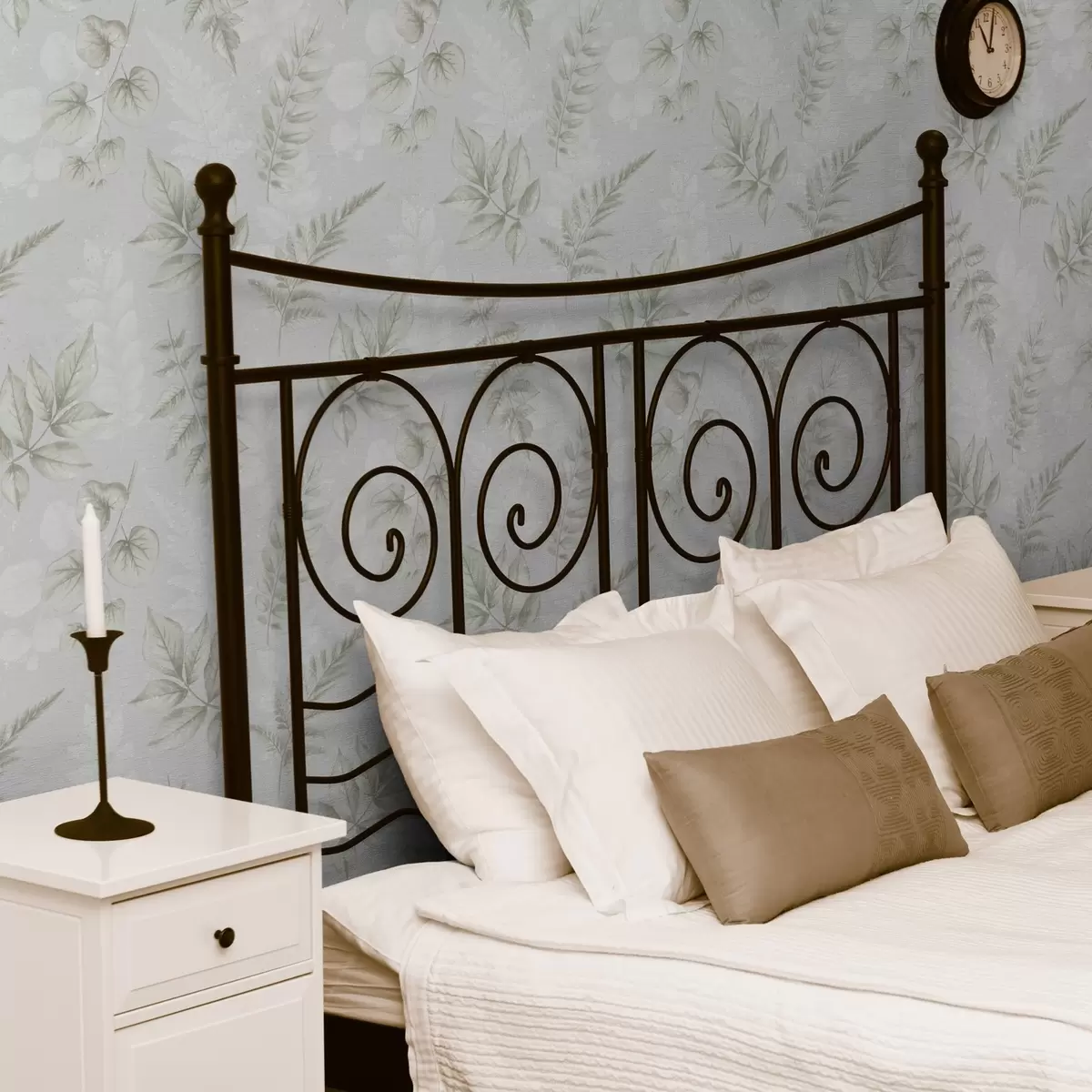 Taustakuva Vaalea akvarelli lehdet roiskevaikutus harmaalla pohjalla a00446