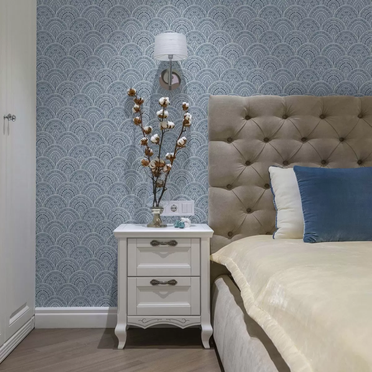 Taustakuva Sininen koriste, jossa kaaria ja kuvioita a00332