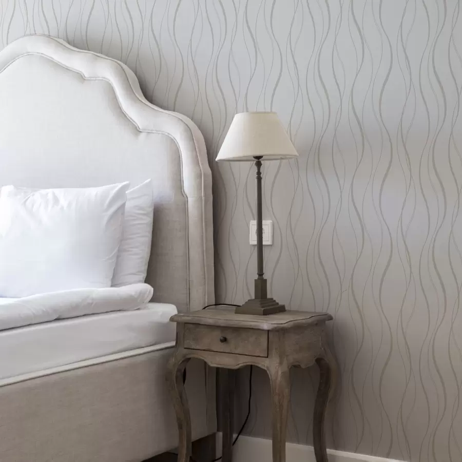 Valokuvatapetti Abstrakti aaltoileva beige viivoja valkoisella taustalla a00480