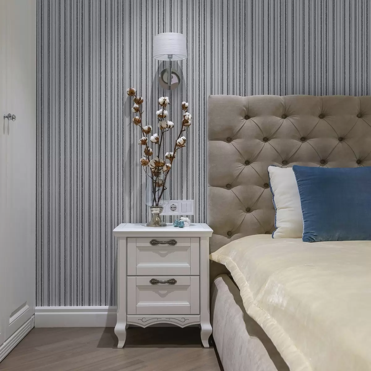 Taustakuva Harmaat pystyraidat valkoisella pohjalla a00507