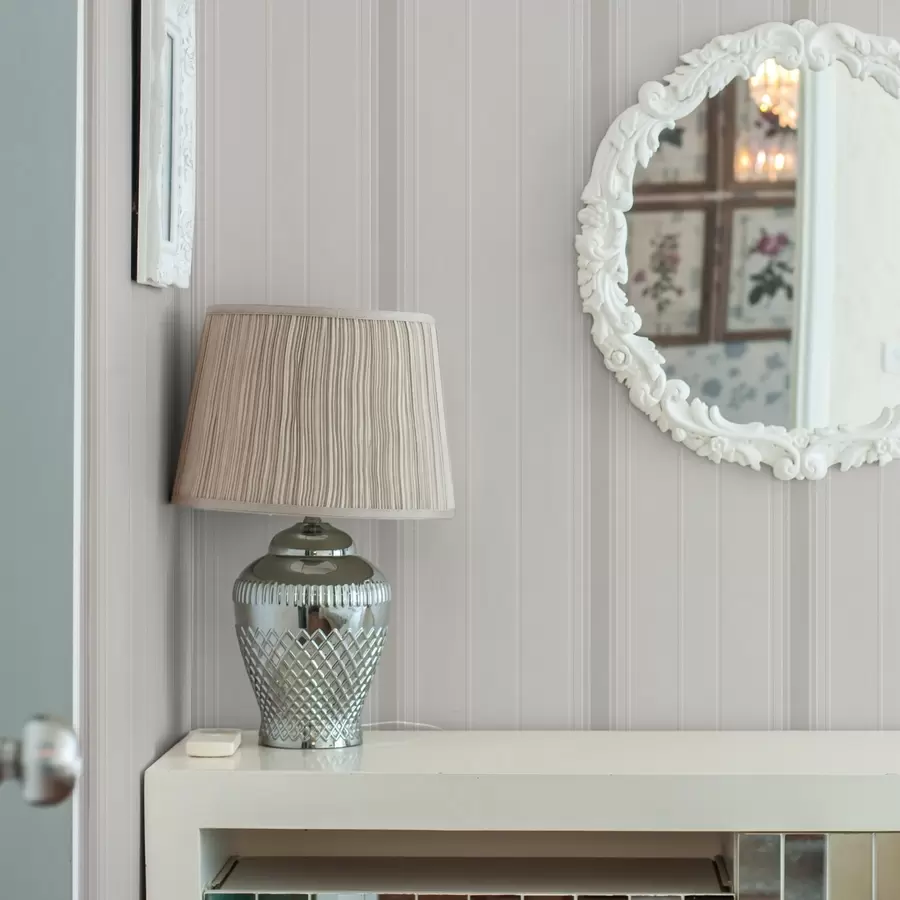 Valokuvatapetti Beige tausta, jossa on ohuita ja keskikokoisia harmaanvalkoisia raitoja a00559