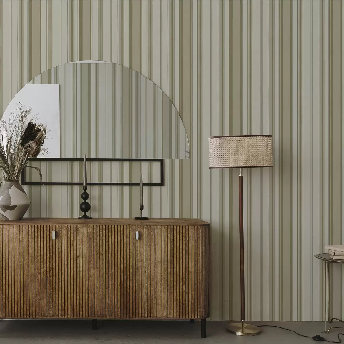 Taustakuva Kermanvärinen tausta, jossa harmaa-beige pystysuorat raidat a00564