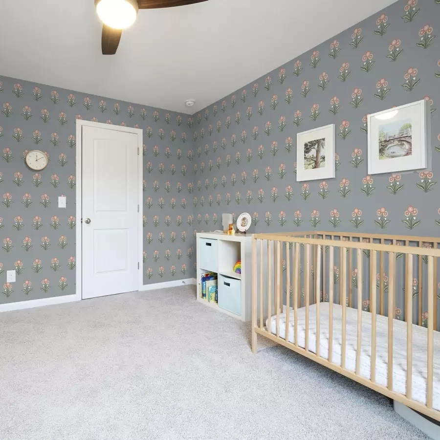 Valokuvatapetti Tyylitellyt kukat harmaansinisellä taustalla, lämmin värimaailma a00494