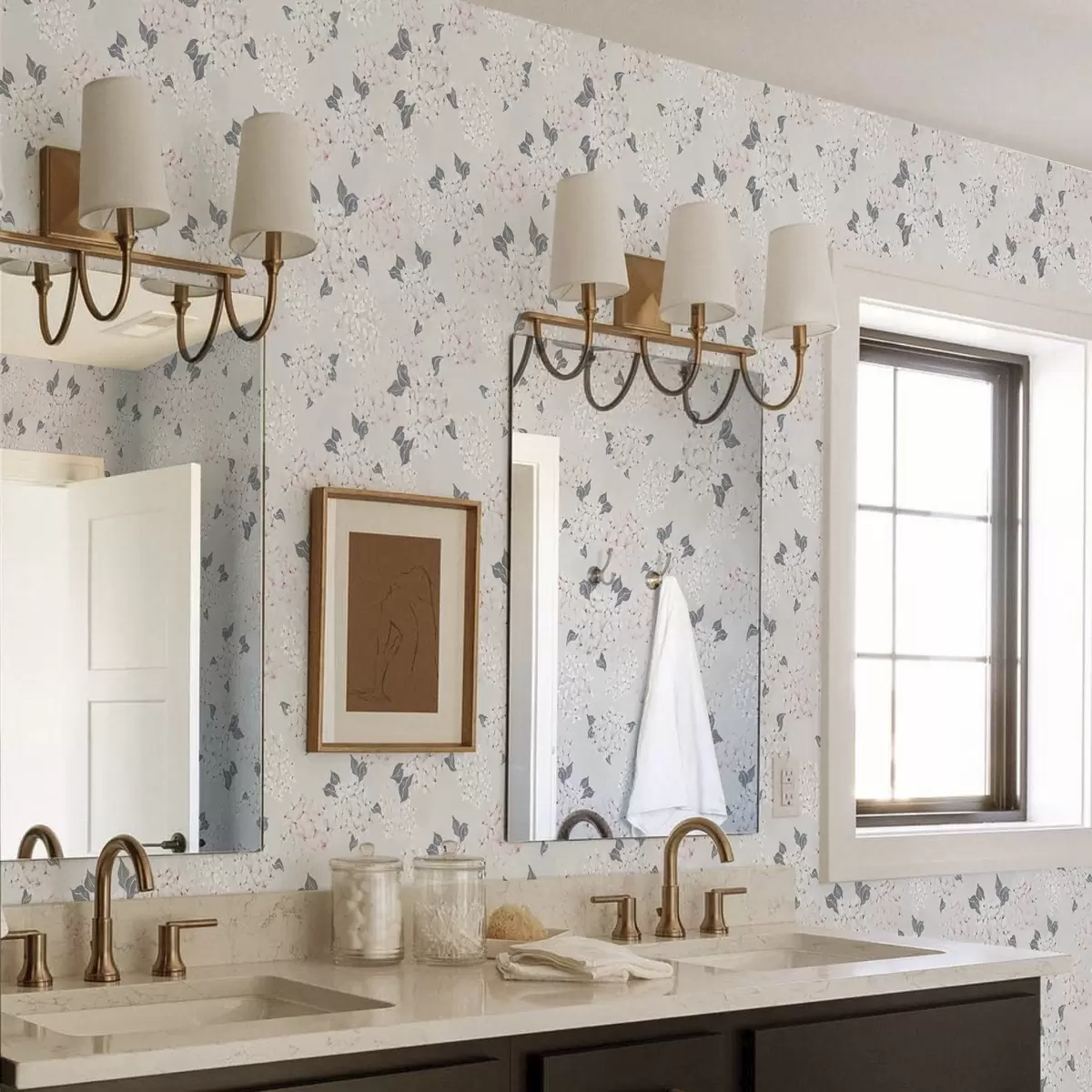 Taustakuva Ilmavat kukat vaalealla taustalla, pehmeät vaaleanpunaiset ja harmaat sävyt a00600