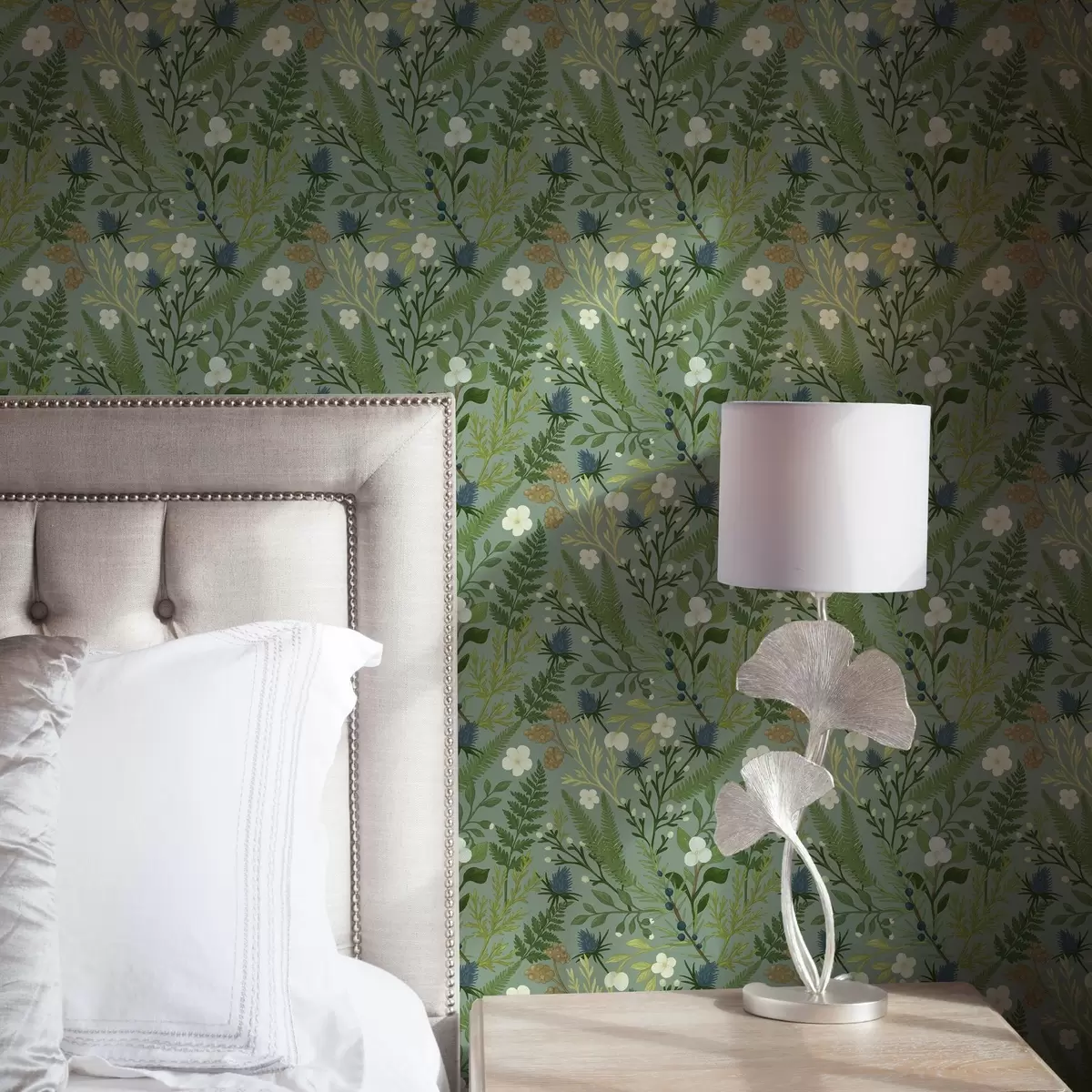 Taustakuva Metsän yrtit, sikuri ja marjat mintun taustalla a00621v1