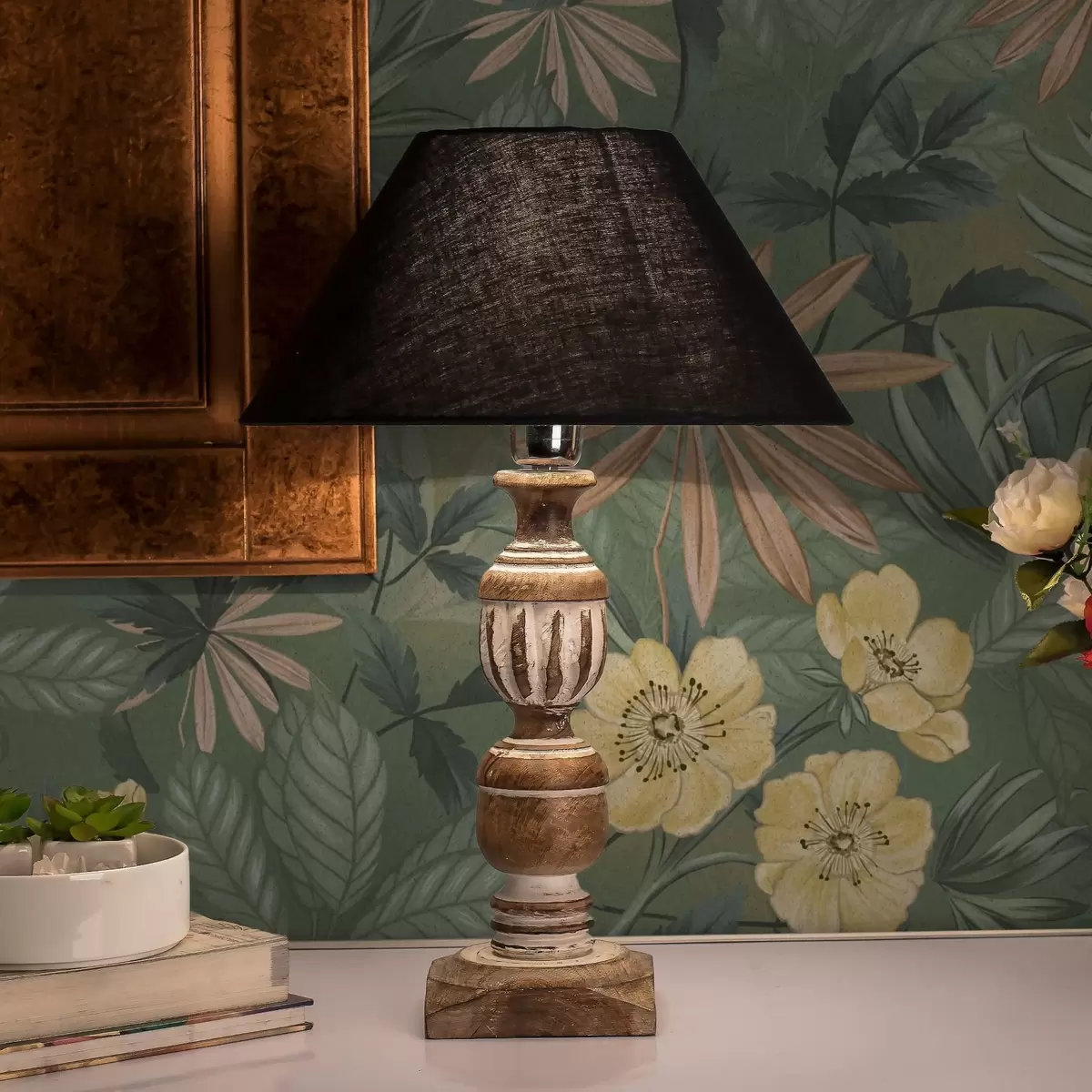 Taustakuva Keltaiset kukat vihreän lehtien keskellä a00718