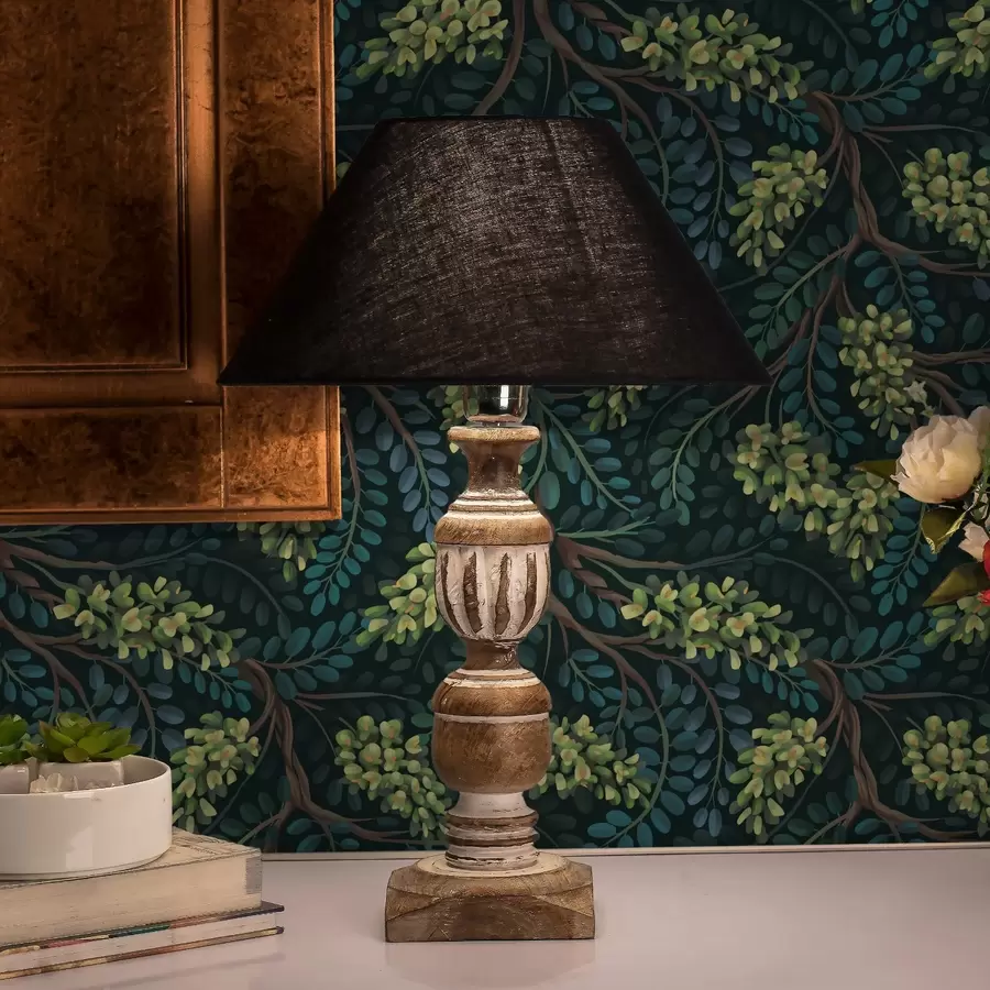 Valokuvatapetti Haarat, joissa on vihertävät kukinnot tummalla taustalla a00786