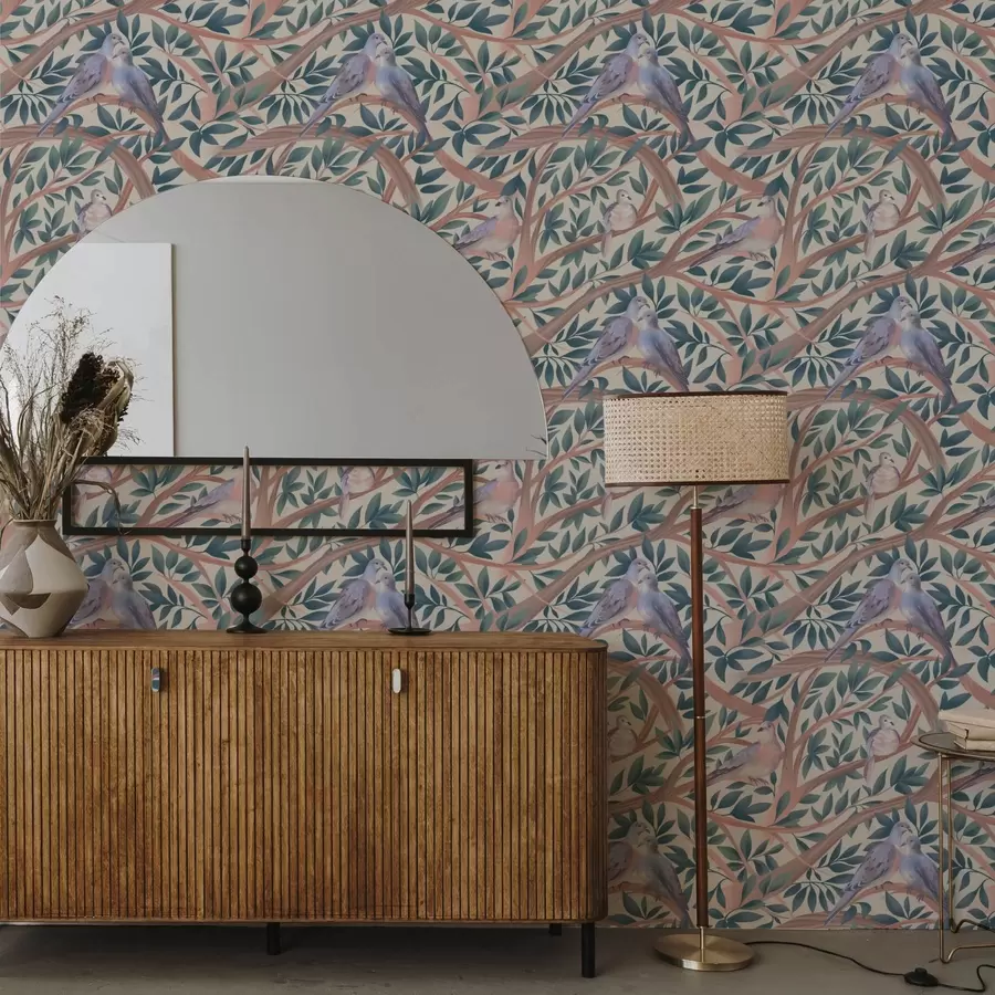 Valokuvatapetti Kyyhkyset oksien ja lehtien keskellä pehmeässä pastellisävyisessä paletissa a00796