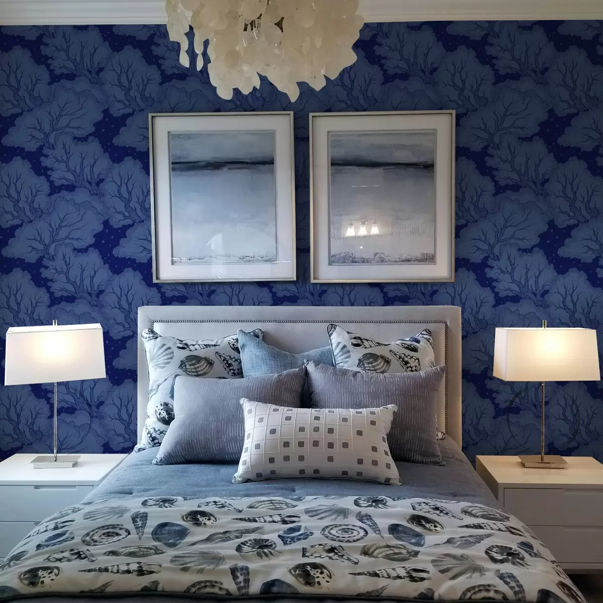 Taustakuva Sinisen sävyiset puiden siluetit tähtitaivaan alla a00798