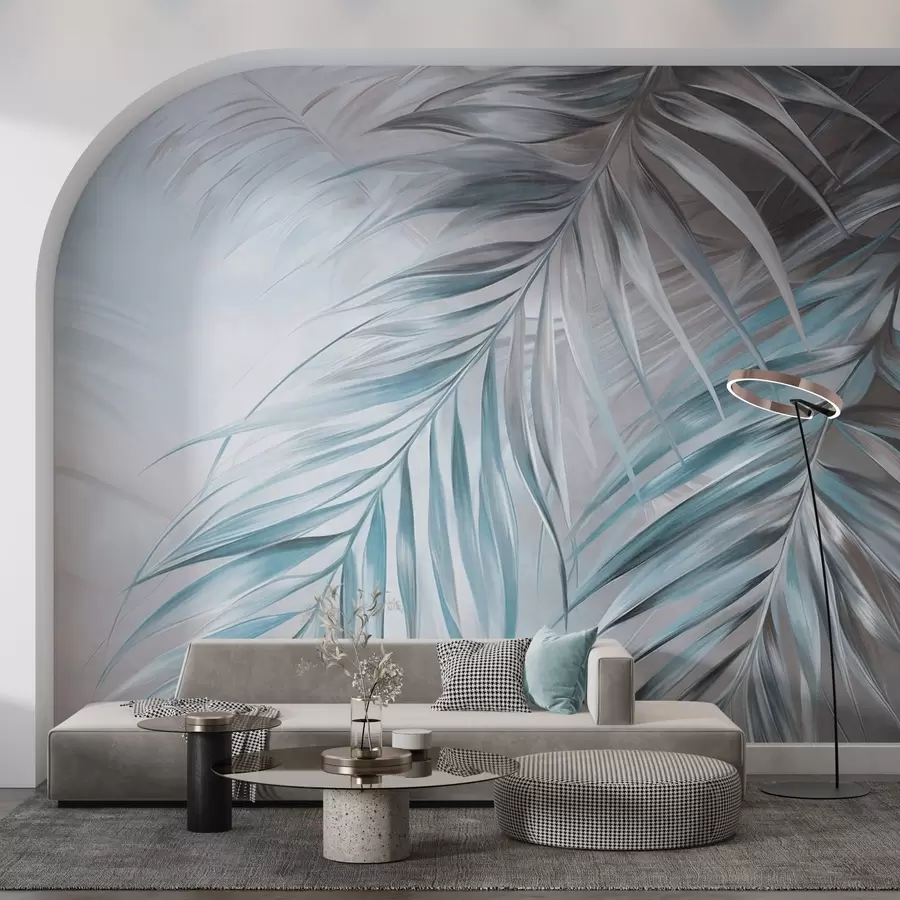 Valokuvatapetti Harmaan ja sinisen sävyiset palmunlehdet, vaalea teksturoitu tausta pehmeillä väreillä, tyylikäs trooppinen tyyli w09475v1