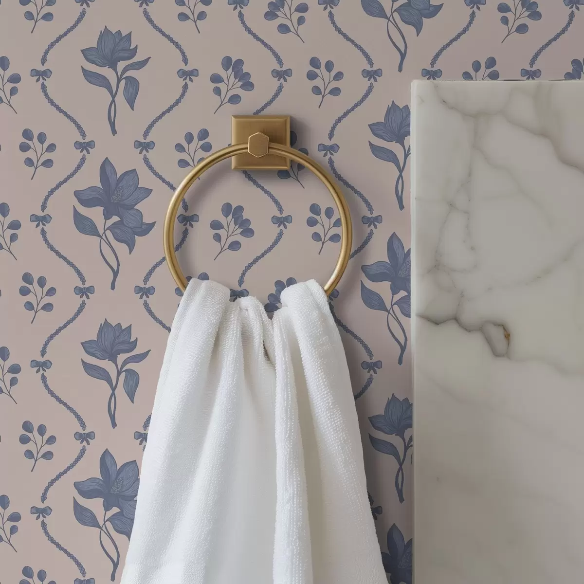 Taustakuva Pienet kukat ja nauhat sinisen ja vaaleanpunaisen sävyissä a00808v3