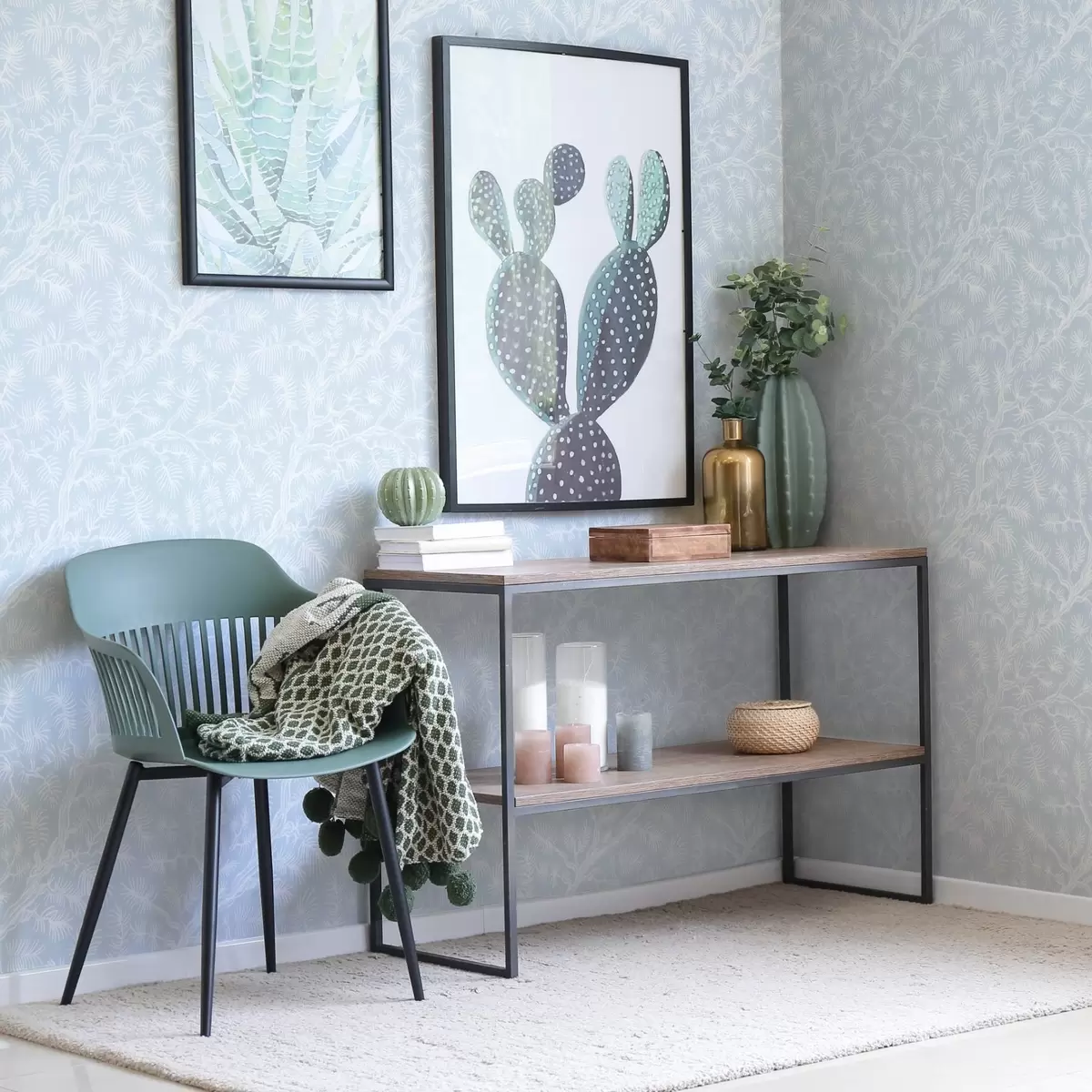 Taustakuva Vaaleat männyn oksat sinisellä taustalla a00838