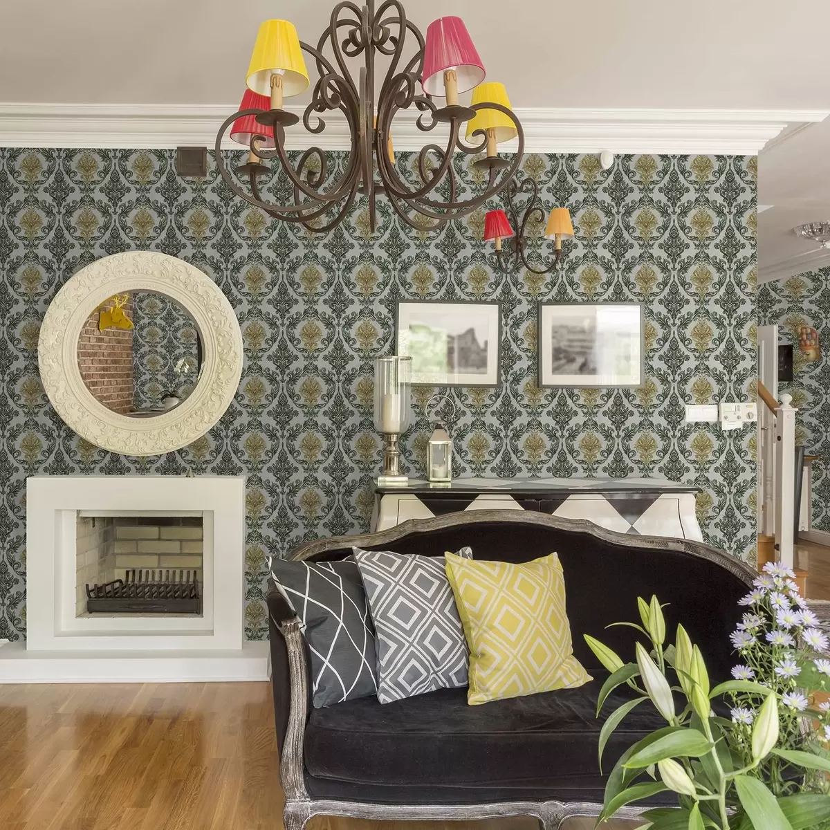 Taustakuva Damaskia, jossa on vihreitä koristekuvioita vaalealla pohjalla a00828v1