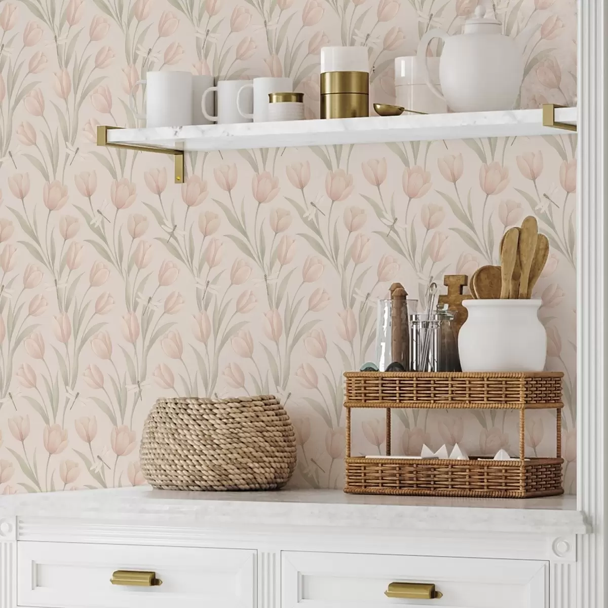 Taustakuva Pastelliväriset tulppaanit ja sudenkorennot punertavalla pohjalla a00876