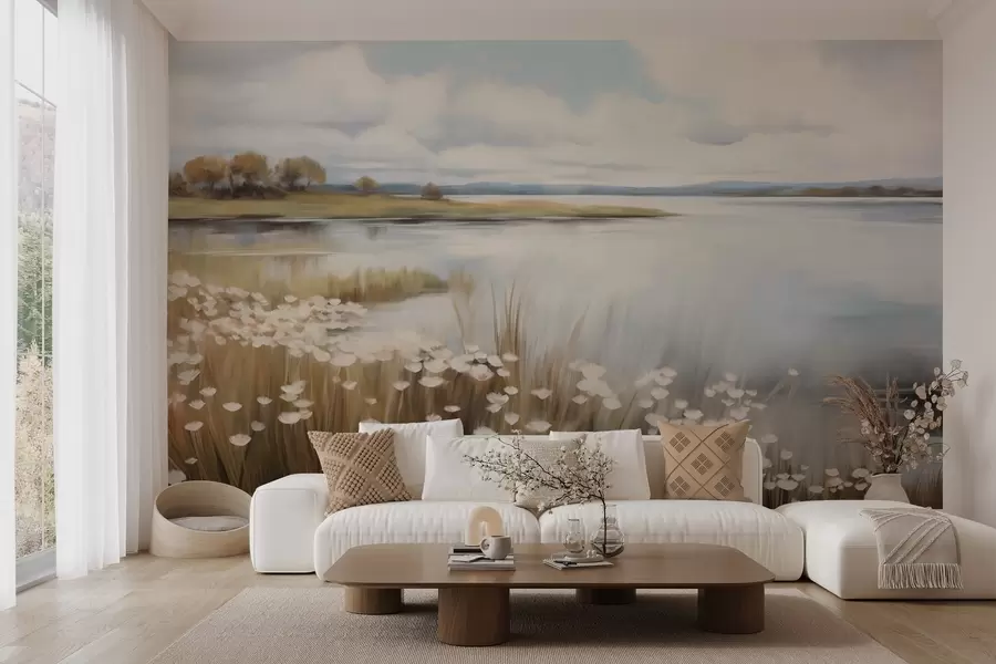 Valokuvatapetti Teksturoitu maisema, valkoisten kukkien ja korkean ruohon kenttä, järvi taustalla, puiden peittämä ruohomäki, pehmeät värit w09530