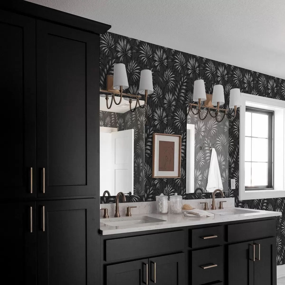 Taustakuva Mustavalkoiset palmunlehdet tummalla taustalla a00891