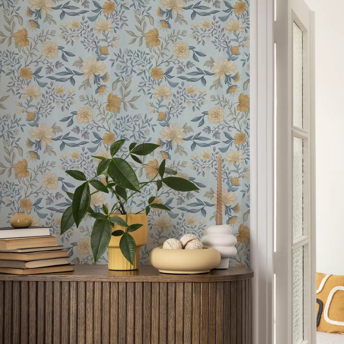 Taustakuva Keltaiset ja siniset kukat lehdillä taivaansinisellä taustalla a00934