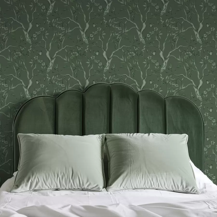 Valokuvatapetti Vihreät kukkivat oksat ja perhoset tummalla taustalla a00951v3