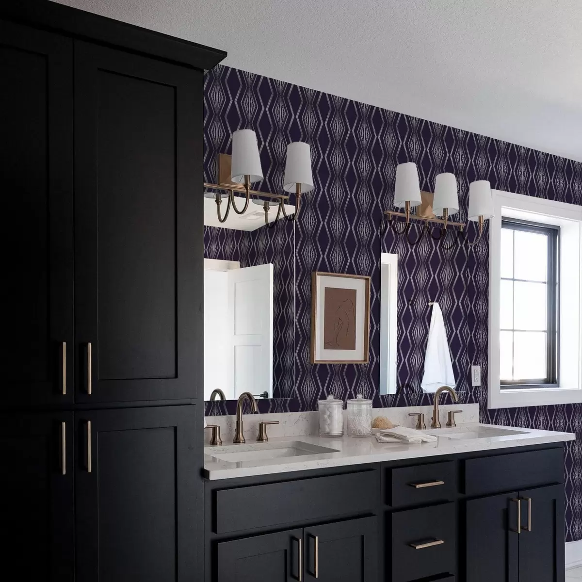 Taustakuva Rikas violetti tausta, jossa on timantteja ja harmaita siksak-viivoja a00974v1