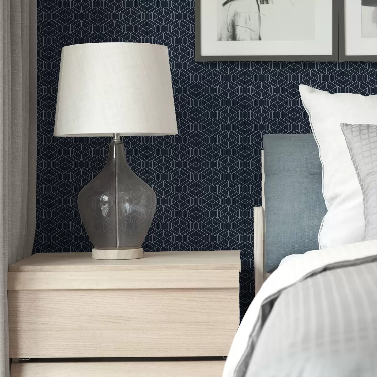 Taustakuva Tumman sininen geometrinen kuutioiden ristikko a01066v1