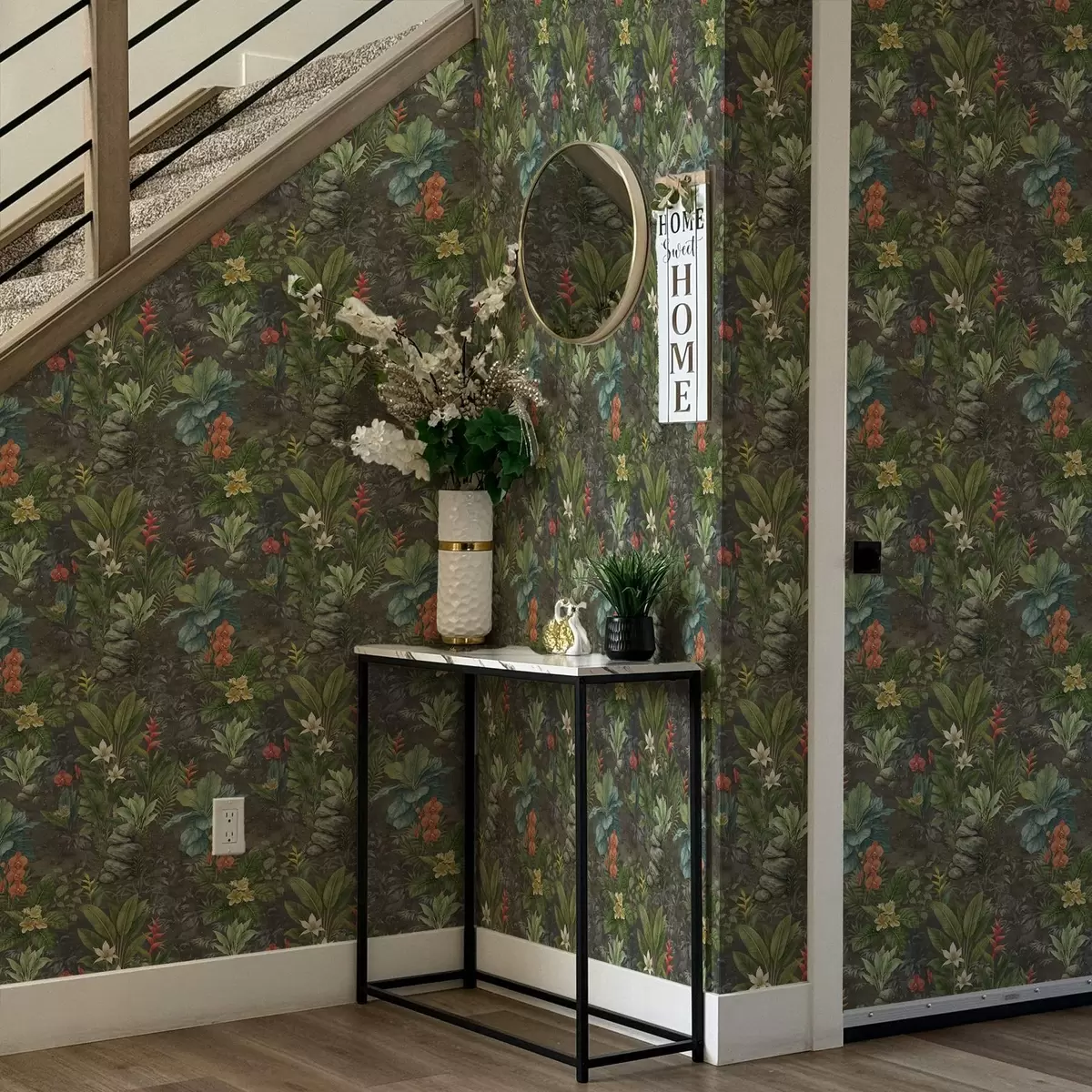 Taustakuva Tumma trooppinen puutarha, jossa on kirkkaita kukkia ja lehtien a01079