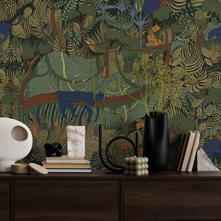 Valokuvatapetti Tumma metsämaisema eläimineen a01108v1